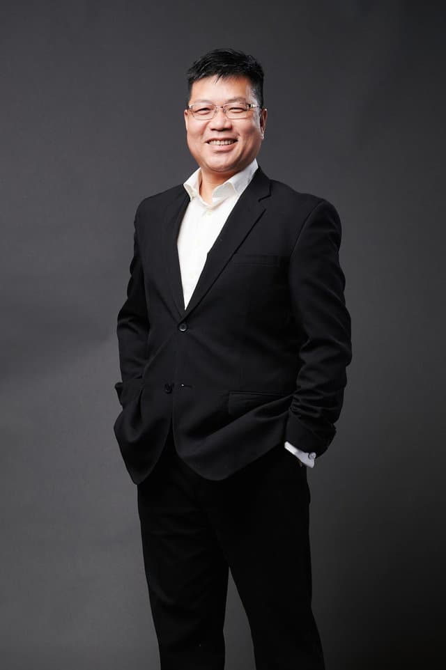 Portrait of Leo Siang Kwong